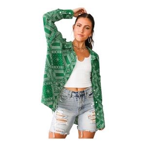 Buckle Acoa NWOT Geometric Bandana Print Green & White Button Down Blouse M